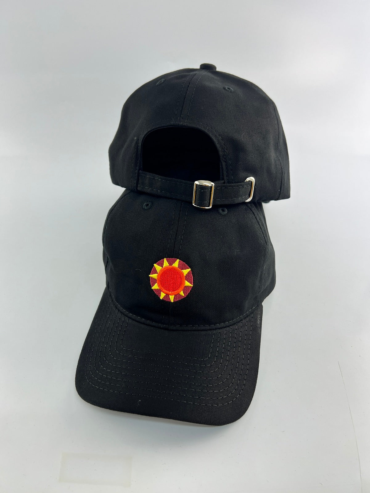 Boné sol bordado modelo dad hat aba curva